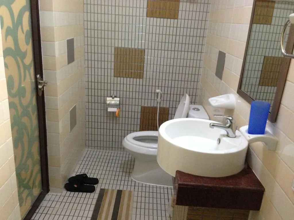 Golden Silk Road Hotel Yangon 2*,