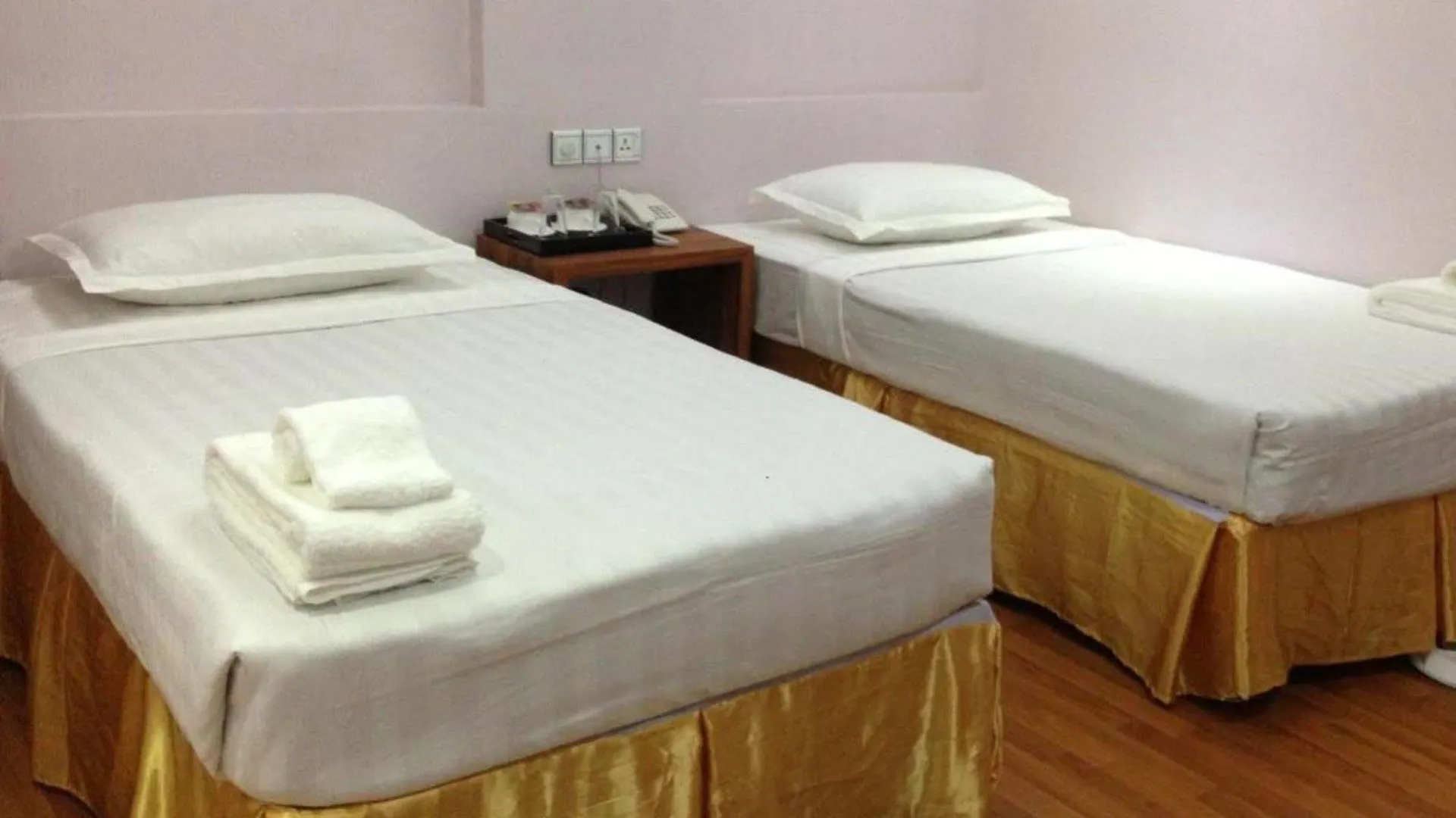 Golden Silk Road Hotel يانغون 2*,  بورما